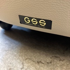 K2511-518 GSS KOIZUMI　円形ダイニングテーブルセット キャスター付きアームチェア 4脚付き ※バラ売り不可 キズ汚れ破れ有りの画像