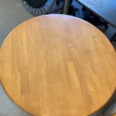 K2511-518 GSS KOIZUMI　円形ダイニングテーブルセット キャスター付きアームチェア 4脚付き ※バラ売り不可 キズ汚れ破れ有りの画像