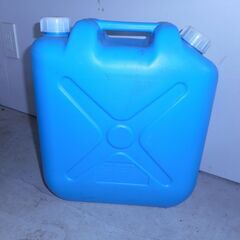 灯油ポりタンク５個の画像