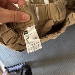 GU150チノパンの画像