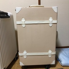 キャリーバック、スーツケースの画像