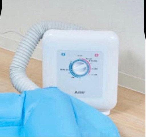 美品MITSUBISHI 三菱ふとん乾燥機AD-X50-W 2015年製 (アルバトロス) 北