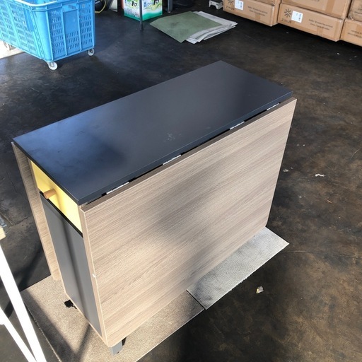 未使用　折りたたみダイニングテーブル