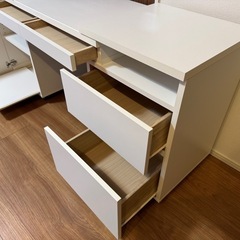 伸長パソコンデスクの画像