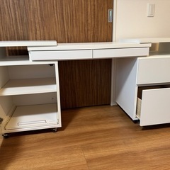 伸長パソコンデスクの画像