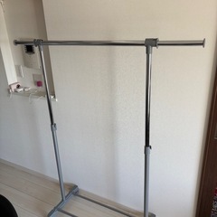 ハンガーラックの画像