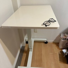 昇降デスクの画像