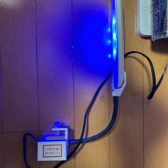 スタンド式LED水槽らいライトの画像