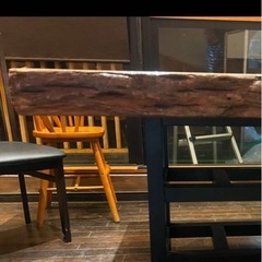 1枚板テーブルの画像