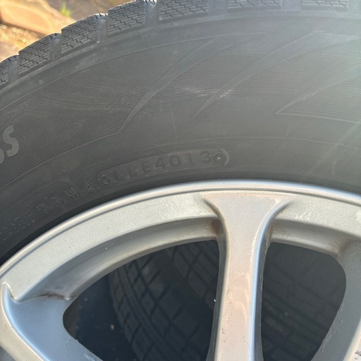 Toyo       スタッドレスタイヤ付きアルミホイール ５穴
205\65Ｒ16 95Q