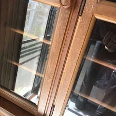 食器棚古くてはげている。横幅1520高さ下830上1070おくゆき450の画像