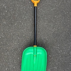 雪かきスコップ　アイリスオーヤマ　メタルブレード　の画像