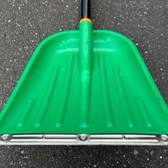 雪かきスコップ　アイリスオーヤマ　メタルブレード　の画像