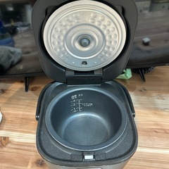 【タイガー 炊飯器】【３合炊き】2025年製★クリーニング済み/6ヶ月保証付き【管理番号1130】知
の画像