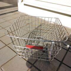 自転車のかごの画像
