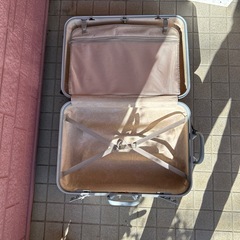 スーツケースの画像