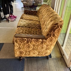 K2511-520 ミッドセンチュリー アンティーク風 3人掛けソファ ゴールド キズ汚れ有りの画像