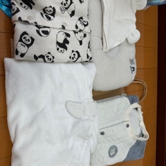 子供服、ベビーまくら、赤ちゃん帽子の画像