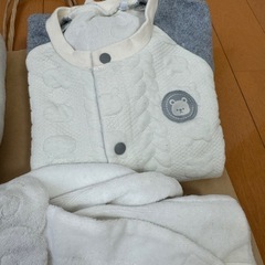 子供服、ベビーまくら、赤ちゃん帽子の画像