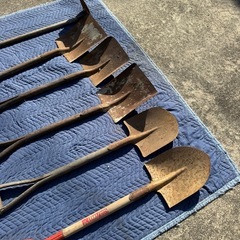 スコップとクワの6本セットの画像