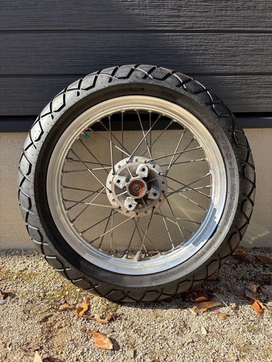 バンバン200(NH41A)フロントタイヤホイール