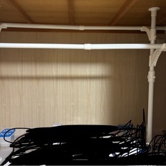 押入れ用突っ張りハンガーラックの画像