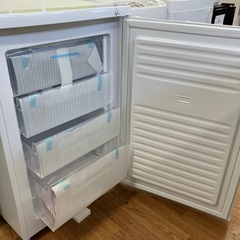 「安心の1年保証付。【YAMAZEN １ドア 冷凍庫 YF-U91(W)86L アウトレット品】取りに来れる方限定。」の画像