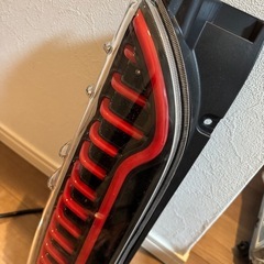 ハイエーステールランプ クリア/レッド スリムデザインの画像