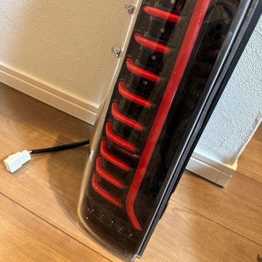 ハイエーステールランプ クリア/レッド スリムデザイン ハイエーステールランプ クリア/レッド 公式 スリムデザイン