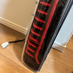 ハイエーステールランプ クリア/レッド スリムデザインの画像