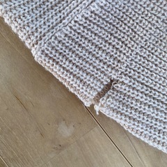 CECILのセーターベージュ（ほつれあり）の画像