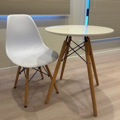 北欧風サークルテーブル&椅子のセットの画像
