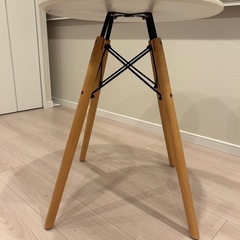 北欧風サークルテーブル&椅子のセットの画像