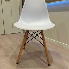 北欧風サークルテーブル&椅子のセットの画像