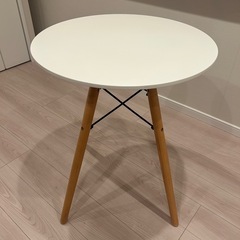 北欧風サークルテーブル&椅子のセットの画像