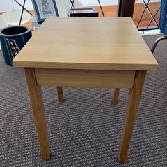 無印良品 ベッドサイドテーブルの画像