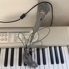 カシオ　キーボード　　光ナビゲーション　スタンド付けますの画像