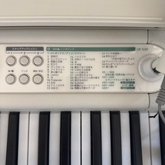 カシオ　キーボード　　光ナビゲーション　スタンド付けますの画像