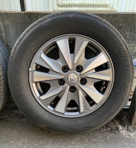 日産セレナC27タイヤ付ホイール