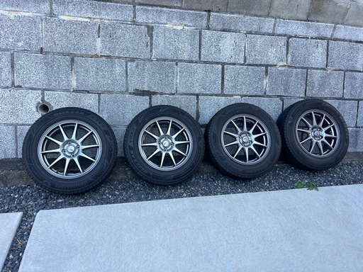 トヨタ　ライズ　　スタットレスタイヤホイール付き