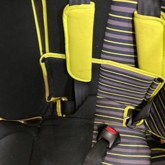 チャイルドシート　Joie ジュニアシート 黒と黄色のストライプの画像