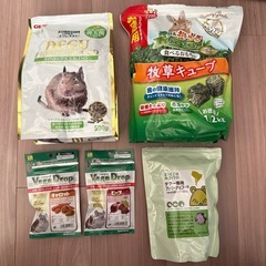 【お譲り先が決まりました】デグー用品 ペレット フード、浴び砂、チモシー 牧草の画像