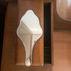 アンティークドレッサーの画像