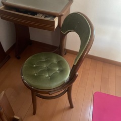 アンティークドレッサーの画像