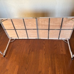 アウトドア　　折りたたみテーブルの画像