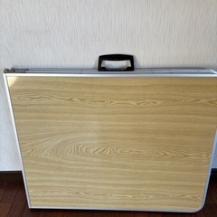 アウトドア　　折りたたみテーブルの画像