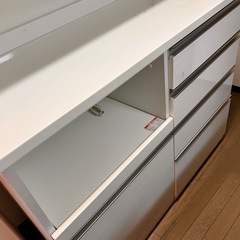 ニトリ食器棚の画像