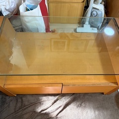 ガラステーブルの画像