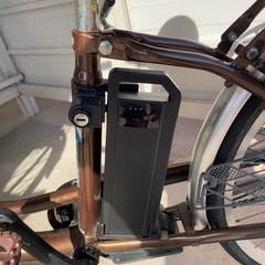 電動アシスト自転車(前輪空気抜けてます)の画像
