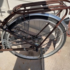 電動アシスト自転車(前輪空気抜けてます)の画像